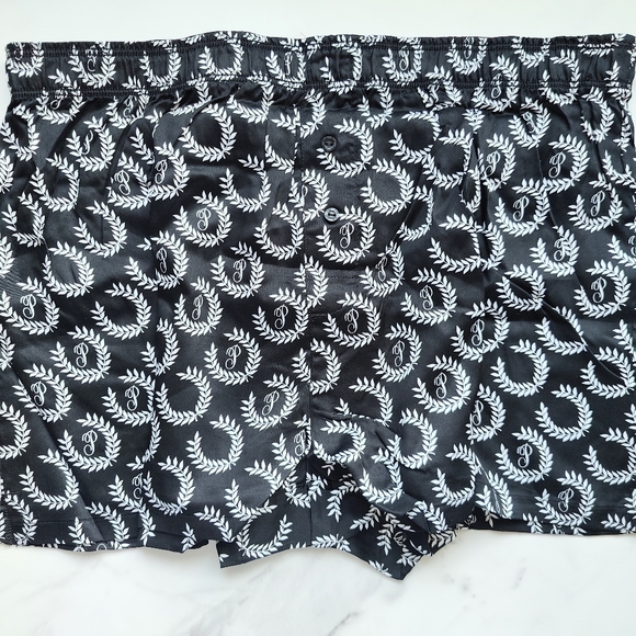 NWT PINK VICTORIA'S SECRET TENCEL BOXY PAJAMA SHORTS IN PURE BLACK LAUREL LOGO L - Picture 1 of 8